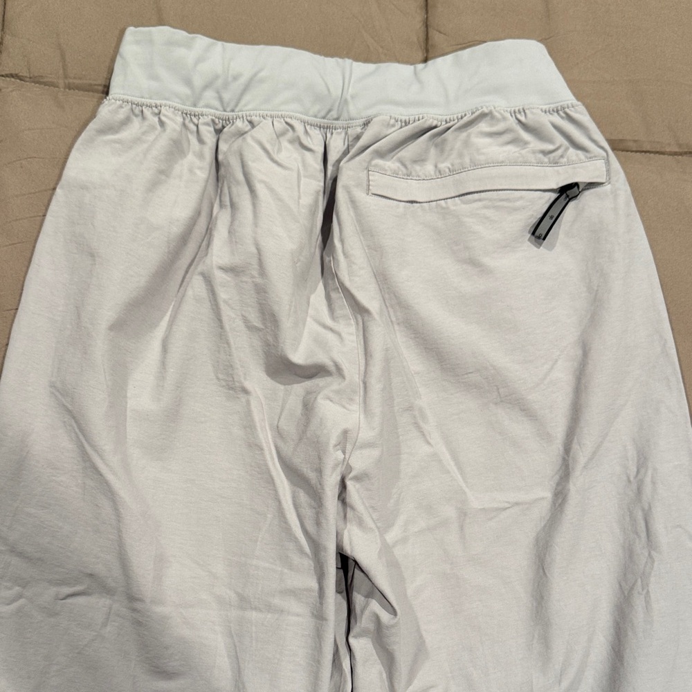 ALO Yoga Trackpant Joggers - Picture 7 of 8